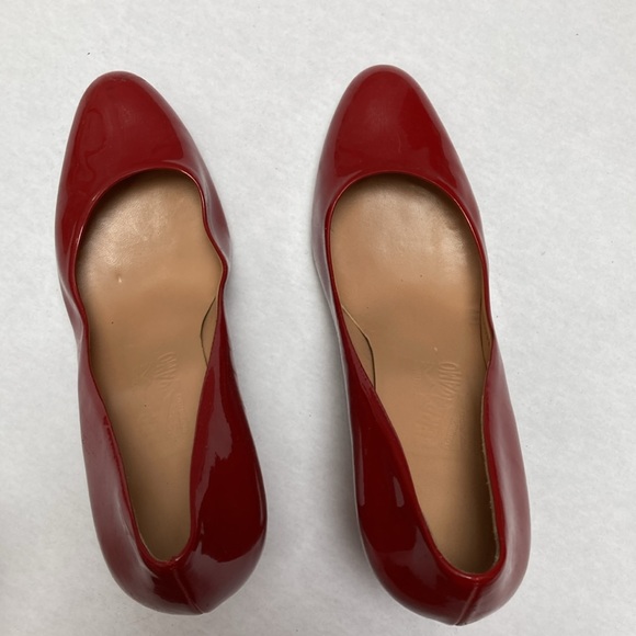 Ferragamo cherry 🍒 red patent round tie heels 10 - Picture 2 of 6
